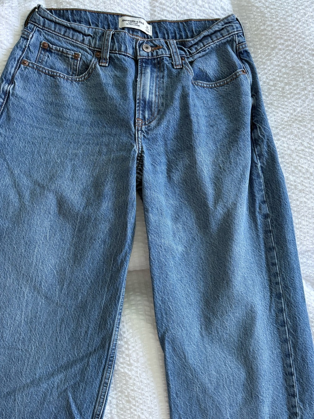 Abercrombie & Fitch Low-Rise Ultra Loose Jeans